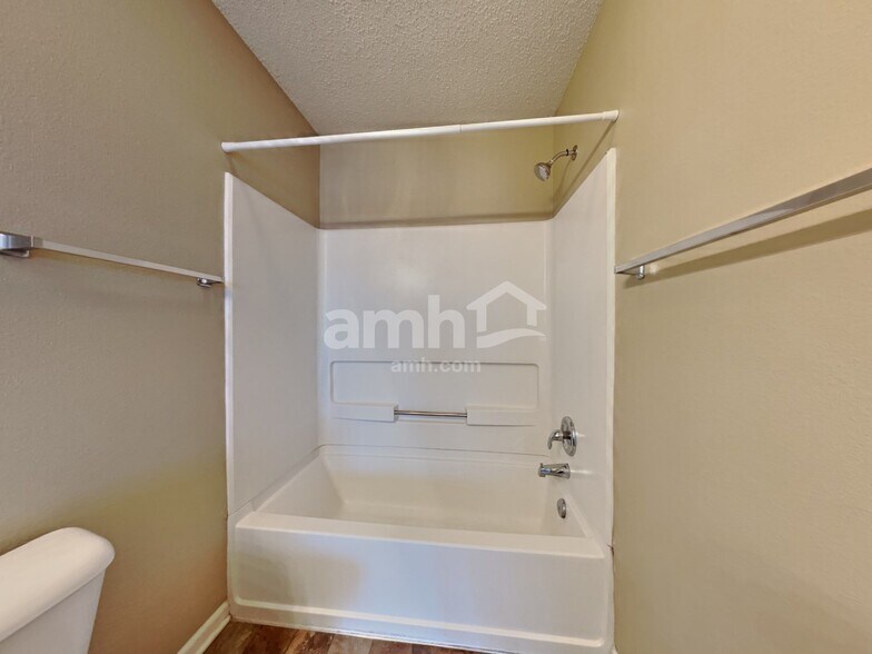 Building Photo - 2092 Fullwood Dr