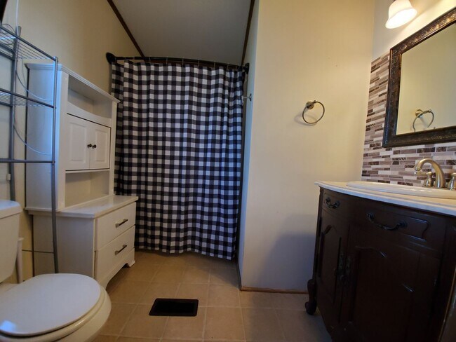 Building Photo - 4043 Nashville Dr