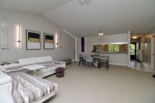 Building Photo - 5767 Deauville Cir