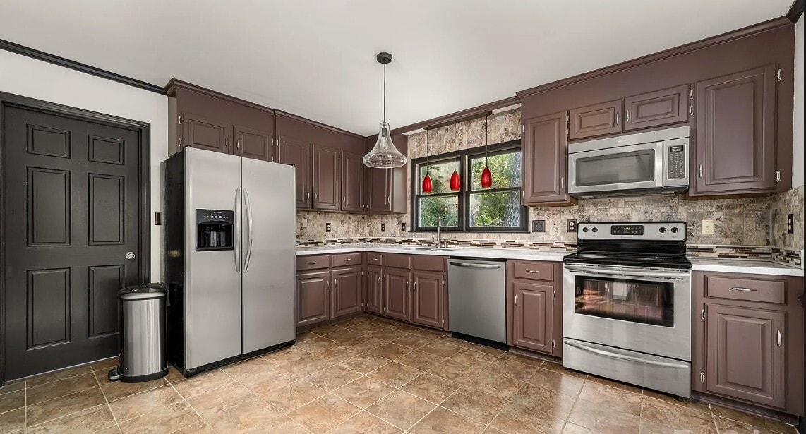 Kitchen - 552 Blue Rock Dr