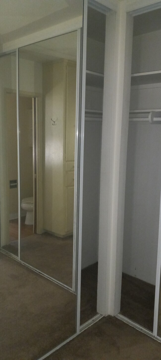 Building Photo - 5308 E Anaheim Rd