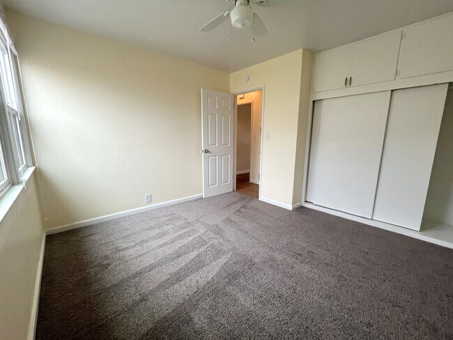 Building Photo - 32037-32041 Avenue E