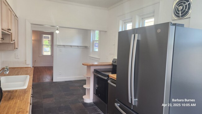 Building Photo - 3 bedroom 2 bath