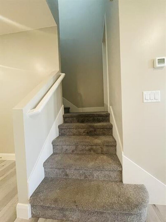 Building Photo - Desert Color Townhome!