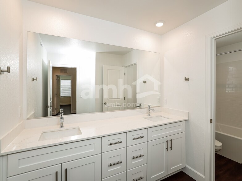 Building Photo - 1515 Inspiration Ln