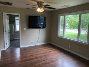 Building Photo - Cute 1 Bedroom House!!