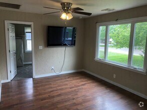 Building Photo - Cute 1 Bedroom House!!