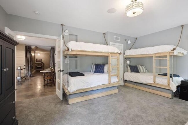 Building Photo - Luxury Living in Minnetonka – 6BR Home in Prime  Location