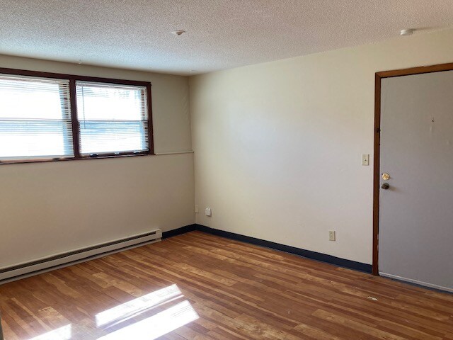 Building Photo - 1812 E 6th St