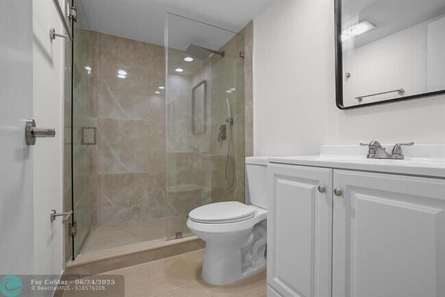 Building Photo - 3930 Oaks Clubhouse Dr