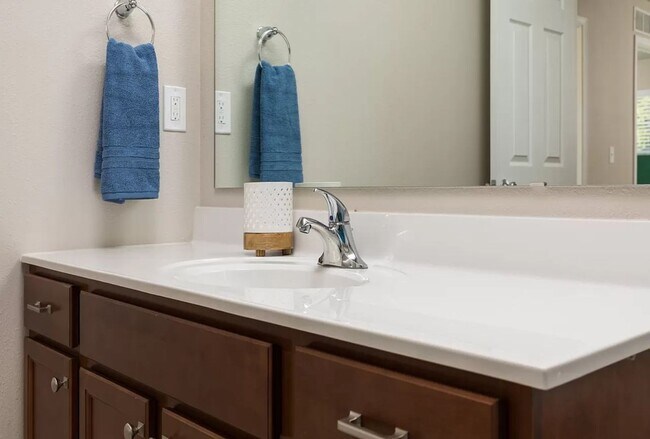 Building Photo - Newer Home near Outstanding Schools!