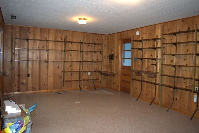 Building Photo - Marvelous 4 Bed 2.5 Bath House In Quarry H...