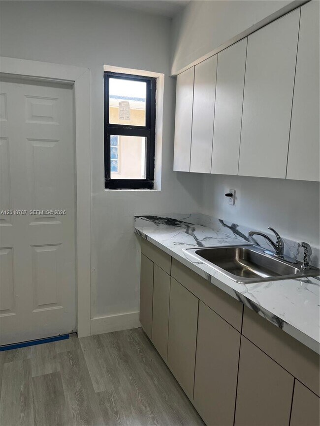 Building Photo - 811 81st St