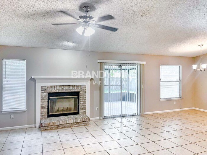 Building Photo - 1433 Kingfisher Ln N