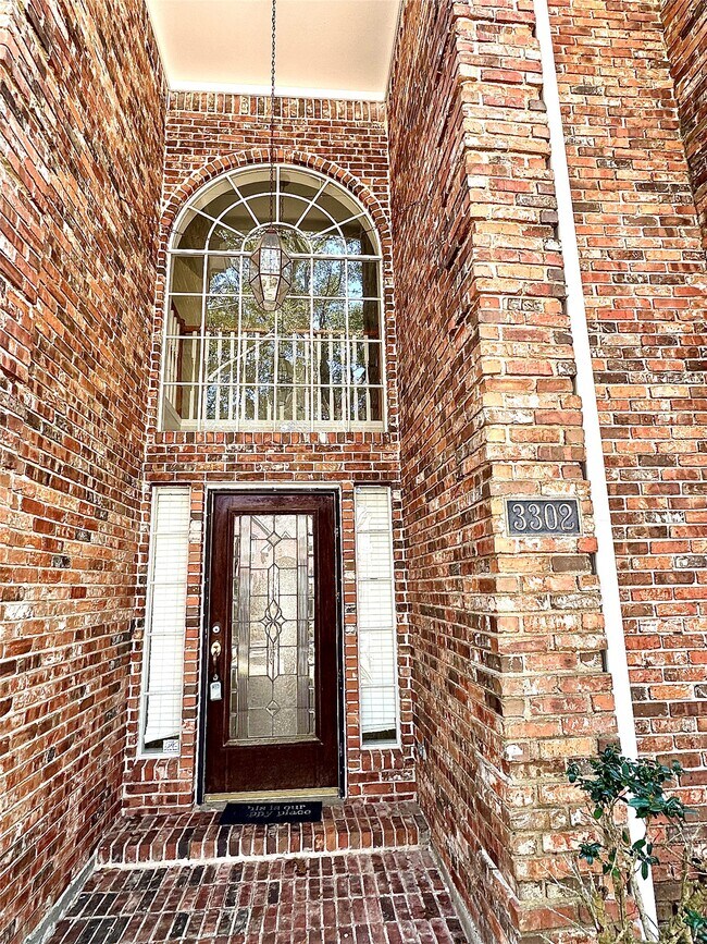 Building Photo - 3302 Richland Dr