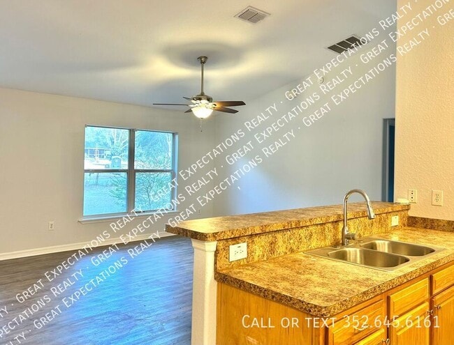 Building Photo - 4 Locust Run