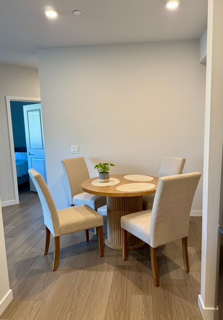 Dining - 1230 Confluence Way SE