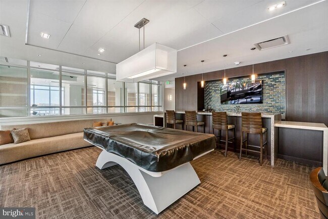 Building Photo - 100 Harborview Dr