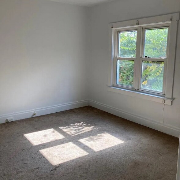 Building Photo - 5846 Douglas St