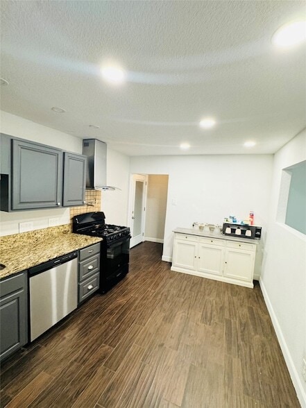 Building Photo - 2129 Diane Dr