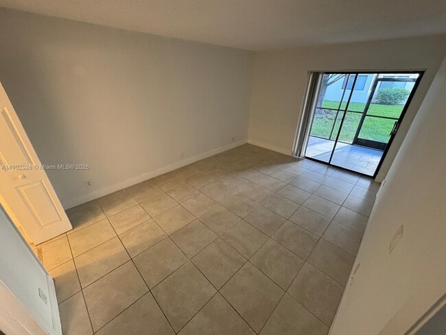 Building Photo - 161 Lakeview Dr
