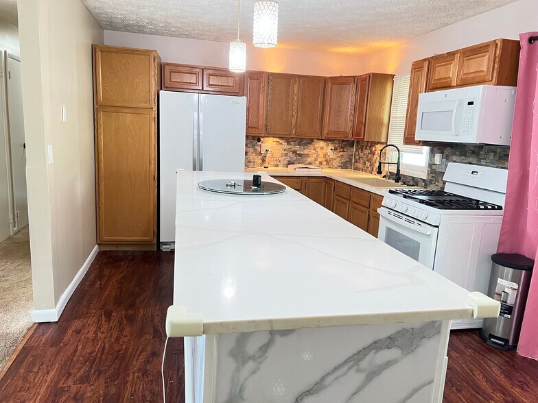 Building Photo - 12 Cherry Cir