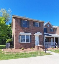 Building Photo - 807A Edgemont Terrace SW