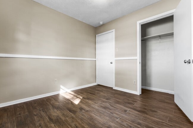 Building Photo - 2461 Mirahill Dr