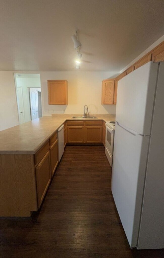 Building Photo - 4281 Wagon Wheel Dr E