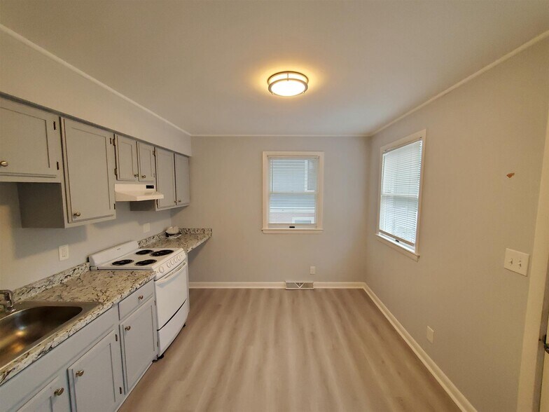 Building Photo - 146 Highland Ave