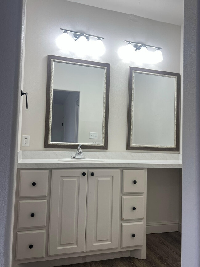 Building Photo - 2507 111th St