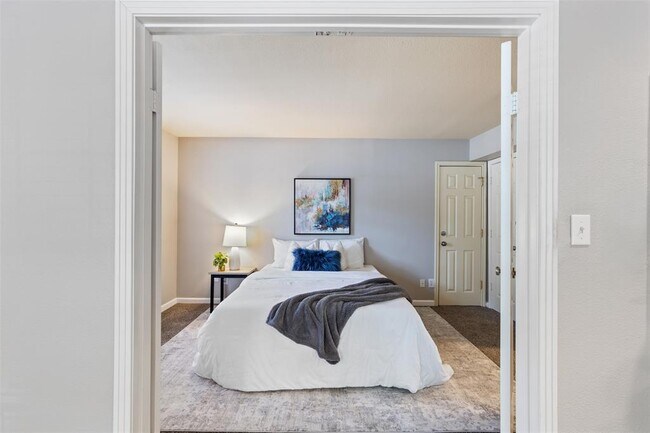 Building Photo - 7685 Northcross Dr