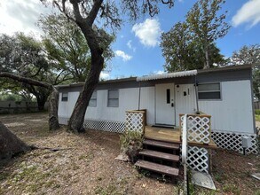 Building Photo - 2/1 Super Cute Newly Remodeled