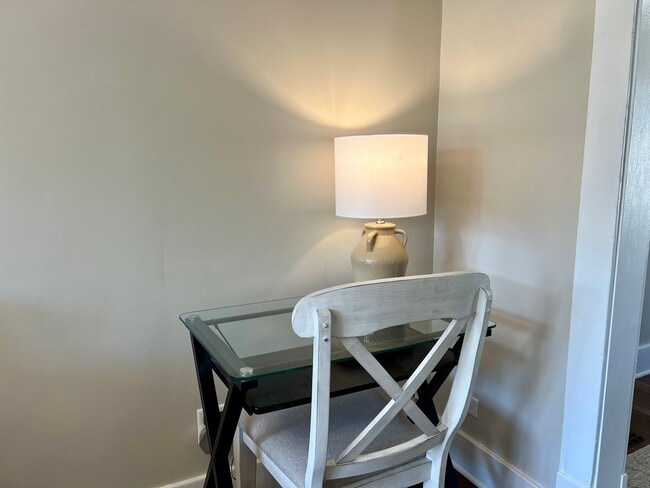 Building Photo - Beautifully Renovated & Fully Furnished Home in Peoria Heights!