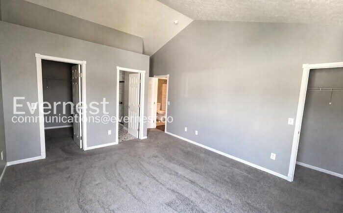 Building Photo - 6326 Pompano St