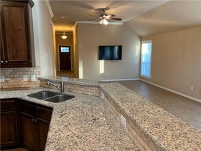 Building Photo - Beautifully 4 bedroom, 3 bathroom house wi...