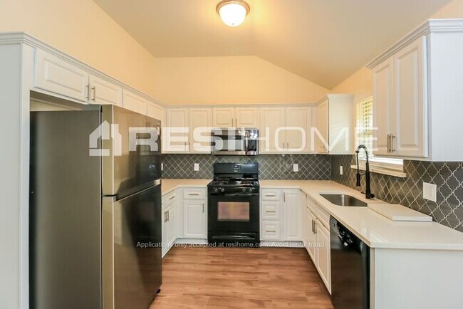 Building Photo - HOME FOR RENT!!