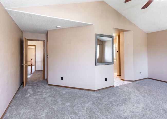 Building Photo - 4+ Bedroom Home in NE Colorado Springs!!