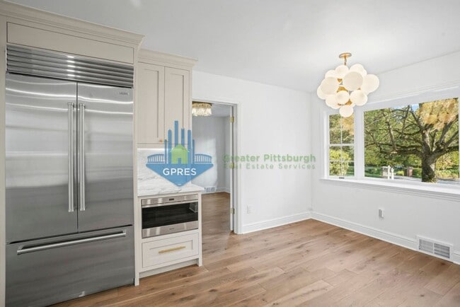 Building Photo - Elegant Fox Chapel 4-Bedroom, 3.5-Bath Home