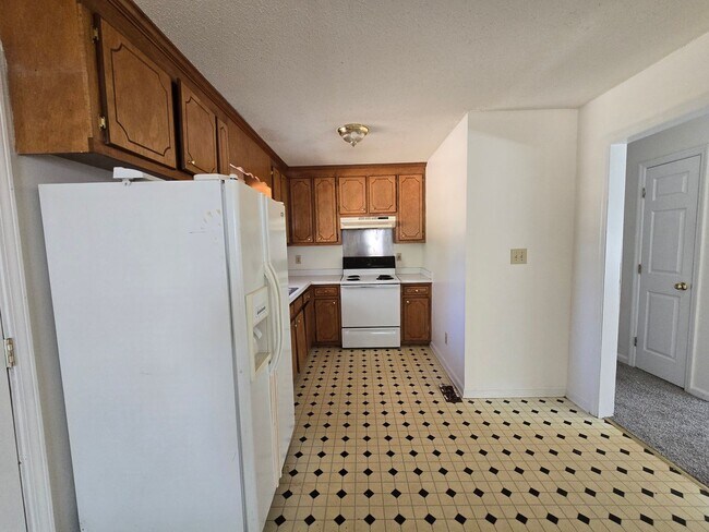 Building Photo - 1929 Crestview Dr