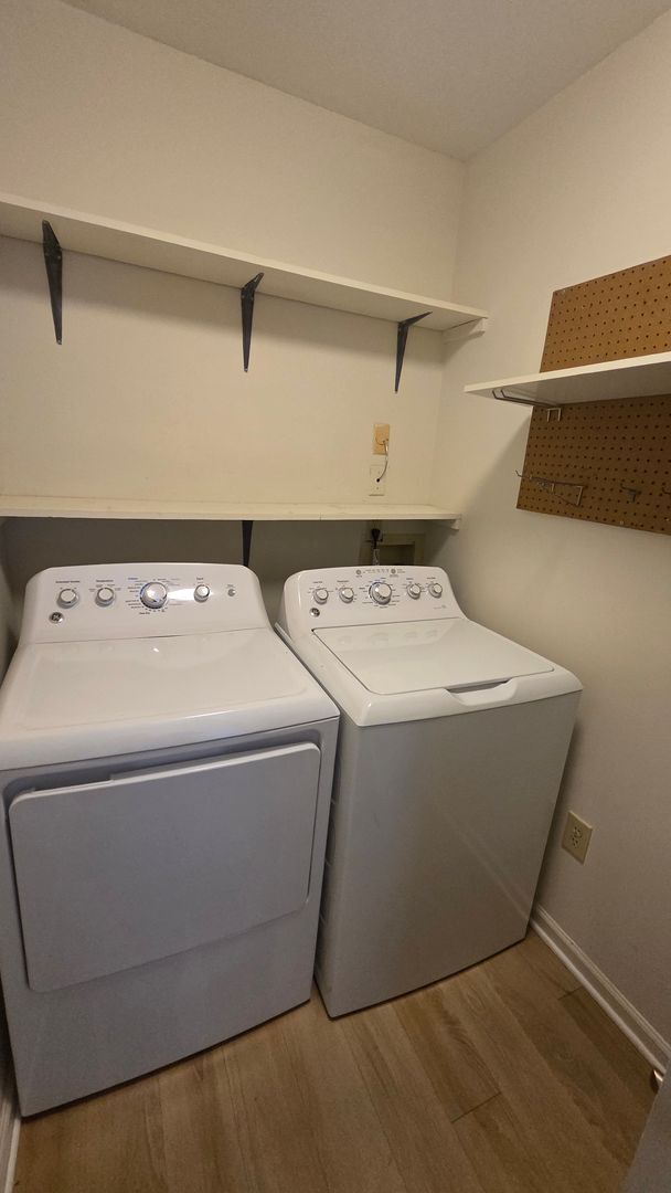 Building Photo - Charming 2 Bedroom Townhouse