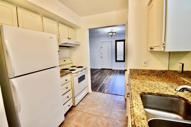 Building Photo - 4810 McKinney Ave