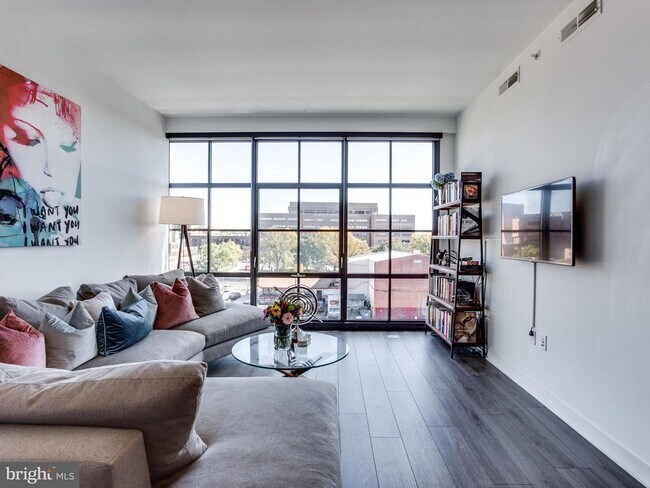 Building Photo - 2030 8th St NW