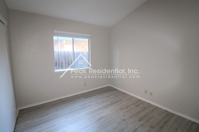 Building Photo - Updated 3bd/2ba Home near Cosumnes River College