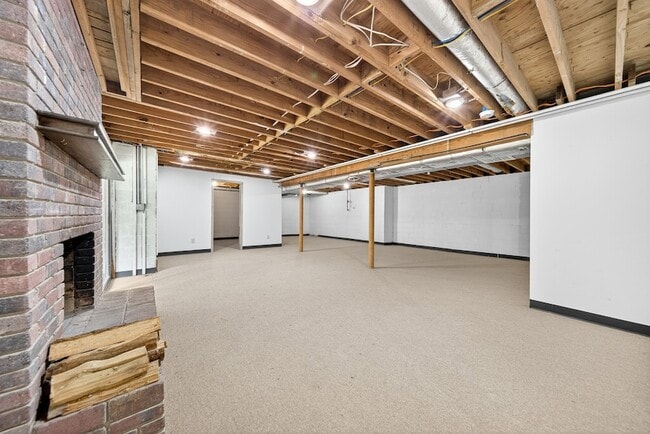 Building Photo - 121 Caldwell Dr