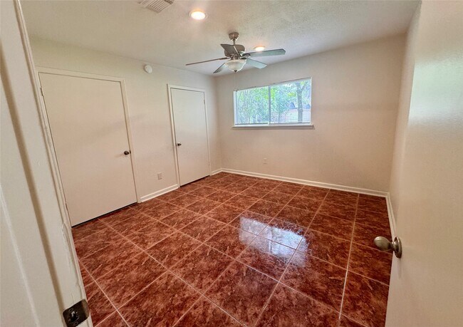 Building Photo - 20313 Sunny Shores Dr