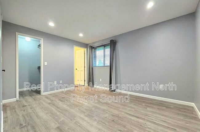 Building Photo - 8711 70th Dr NE