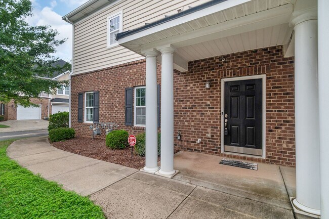 Building Photo - Beautiful Condo Minutes from Ballantyne wi...