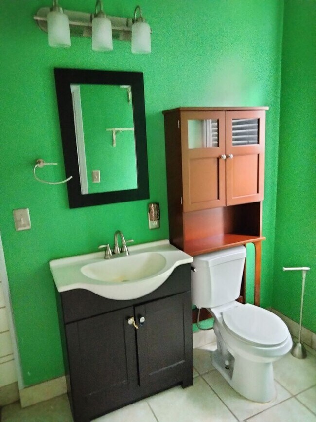 Building Photo - 9-11 Jones St.