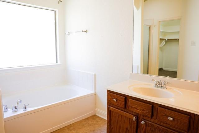 Building Photo - 3101 Spanish Oak Trail